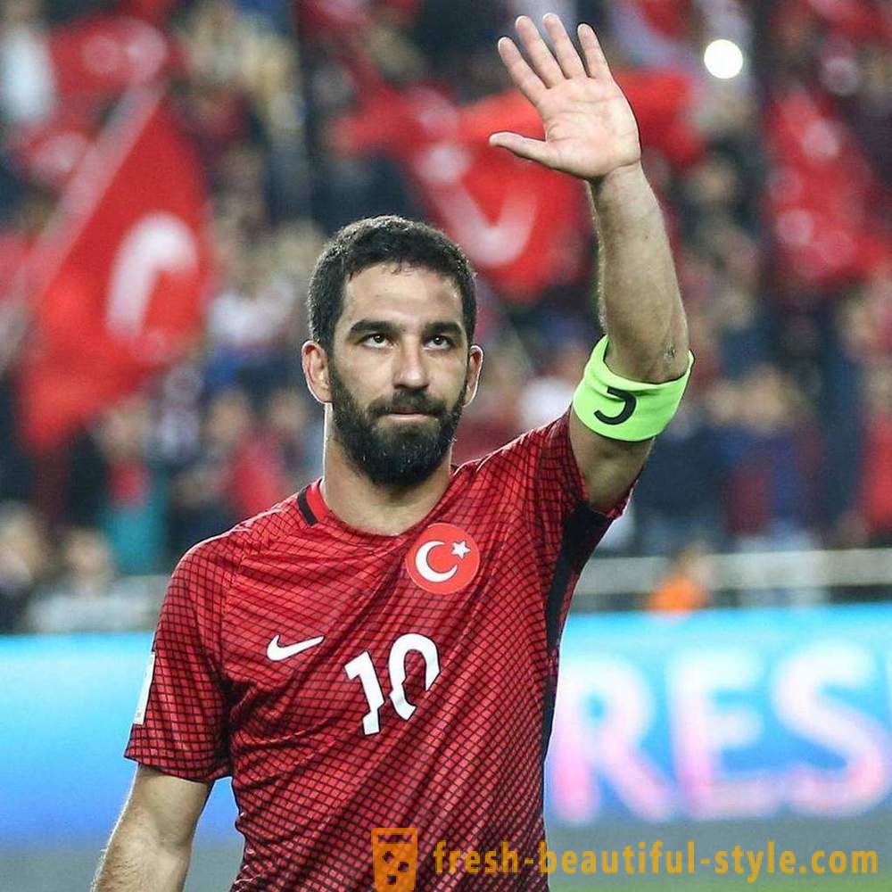 Turkish midfielder Arda Turan: buhay, talambuhay at karera