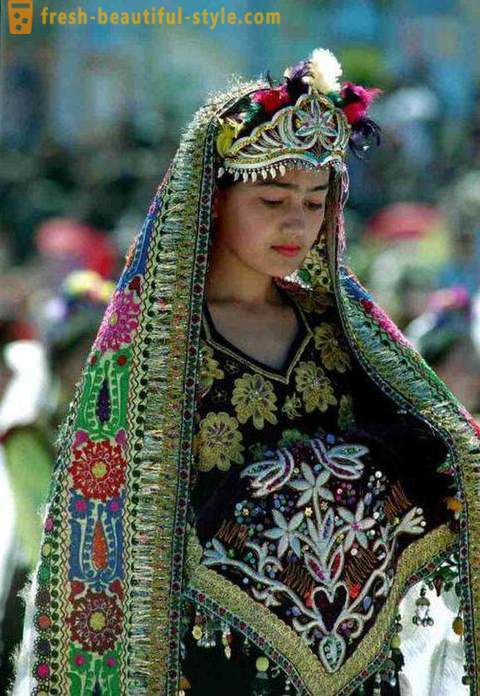 Uzbek dresses: mga natatanging katangian