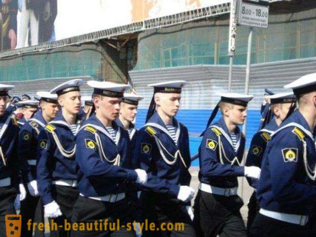 Casual at dress uniform ng Navy