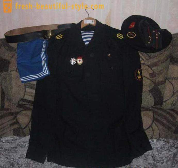 Casual at dress uniform ng Navy