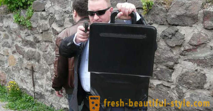 Kung ano ang nasa briefcase sa Presidential Guard?