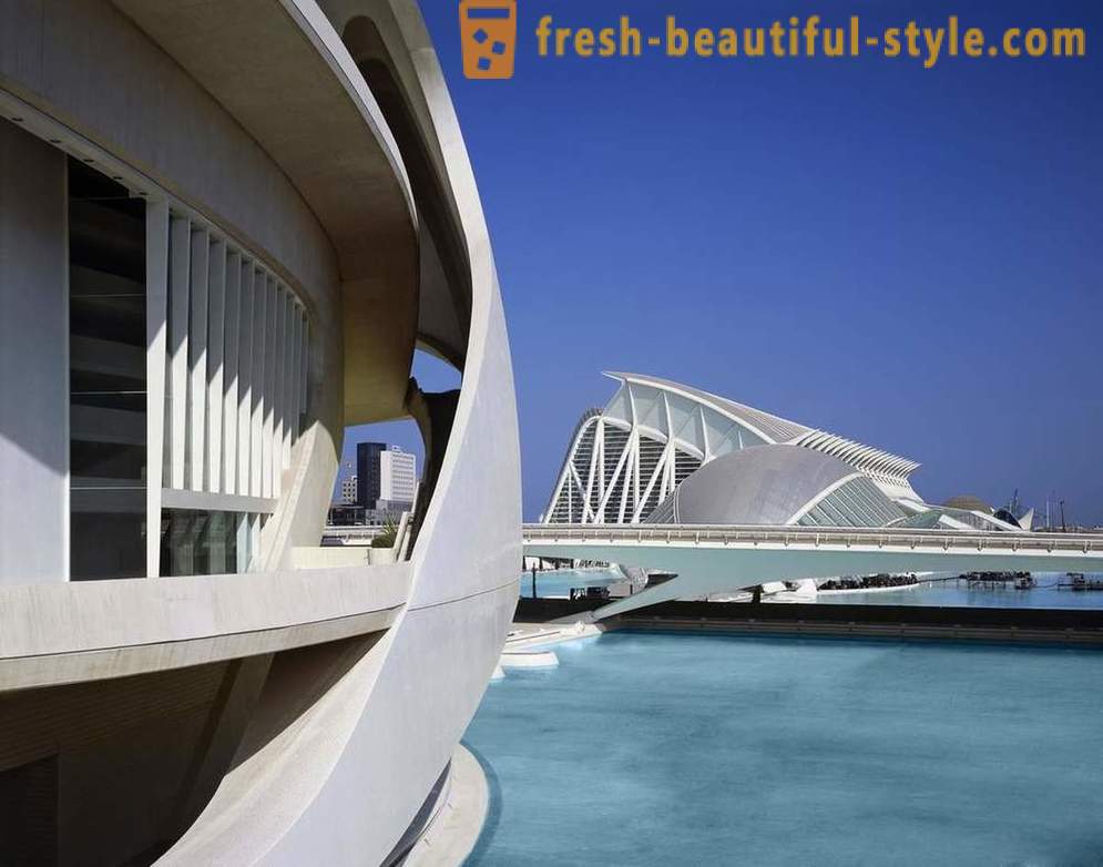 Ang pambihirang arkitektura ng mga bahay opera sa Valencia