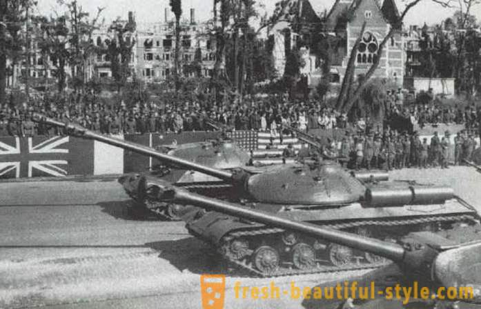 Bakit ang Sobiyet Union itinuturo ang parada sa Berlin, IS-3 tank