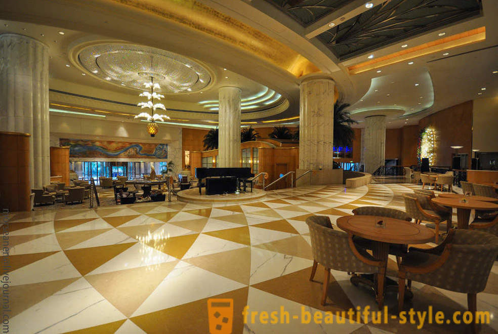 Maglakad sa mga luxury hotel Grand Hyatt Dubai