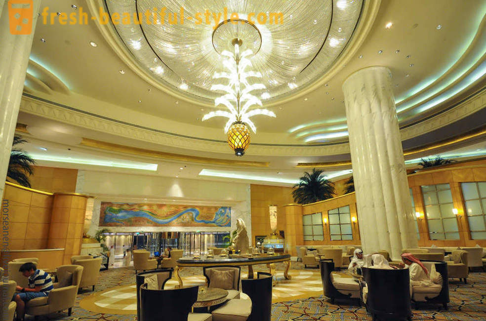 Maglakad sa mga luxury hotel Grand Hyatt Dubai