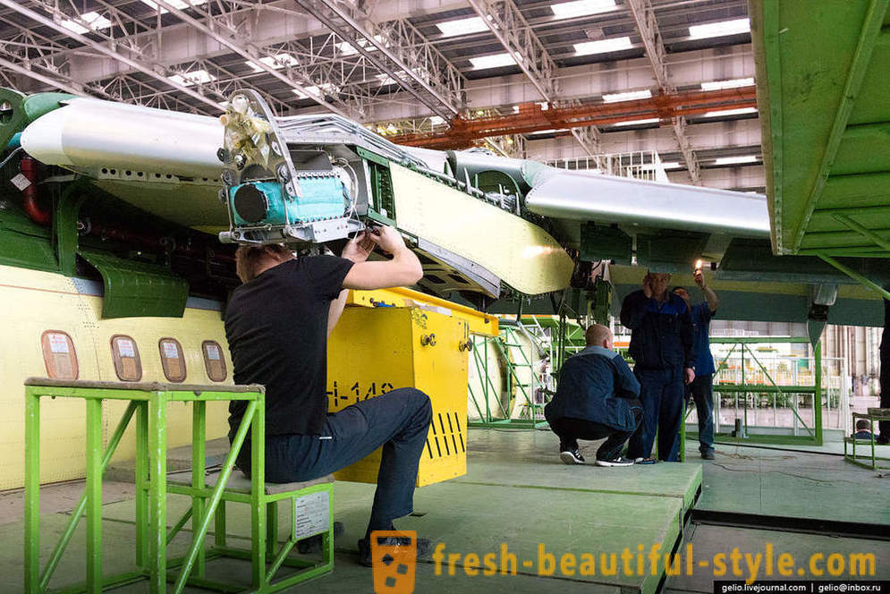 Produksyon ng Il-96-300 at AN-148. Vaso