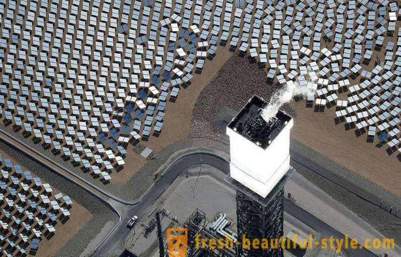 Paano gumagana ang solar power plant sa mundo pinakamalaking
