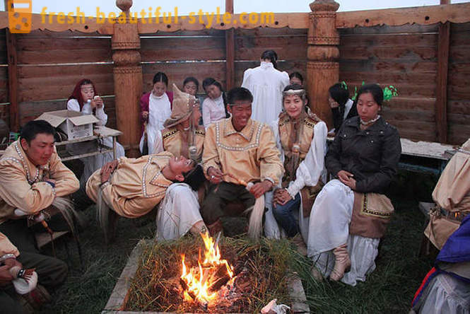 Paano upang isagawa ang seremonya ng araw na pulong sa Yakutia