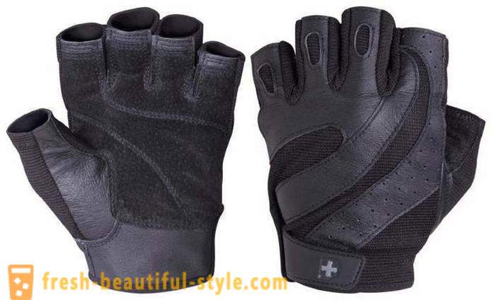 Gloves para sa horizontal bar na may kanyang mga kamay