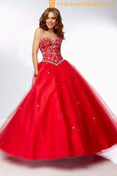 Red evening gown sa sahig