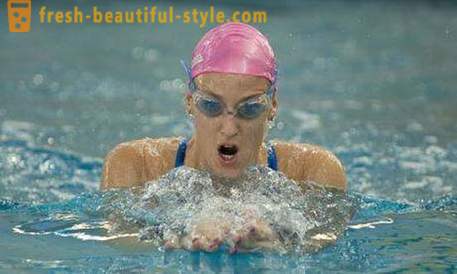 Swimming breaststroke para sa masaya at sa pangalan ng sport