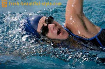 Tips para sa mga interesado sa swimming: kung paano i-crawl